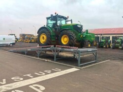 Rampe til store maskiner til en tjekkisk landbrugsvirksomhed