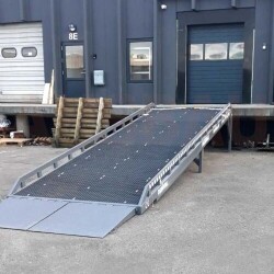 Læsse rampe uden en vandret platform